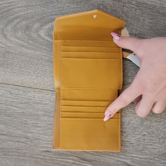 Alligator skin (faux) Tri-fold Wallet - Picture 2 of 3